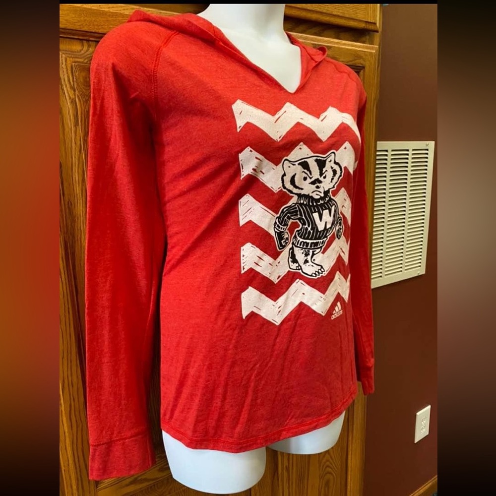 NWT Adidas UW-Madison WI Badgers Lightweight Hooded Top, Size XL